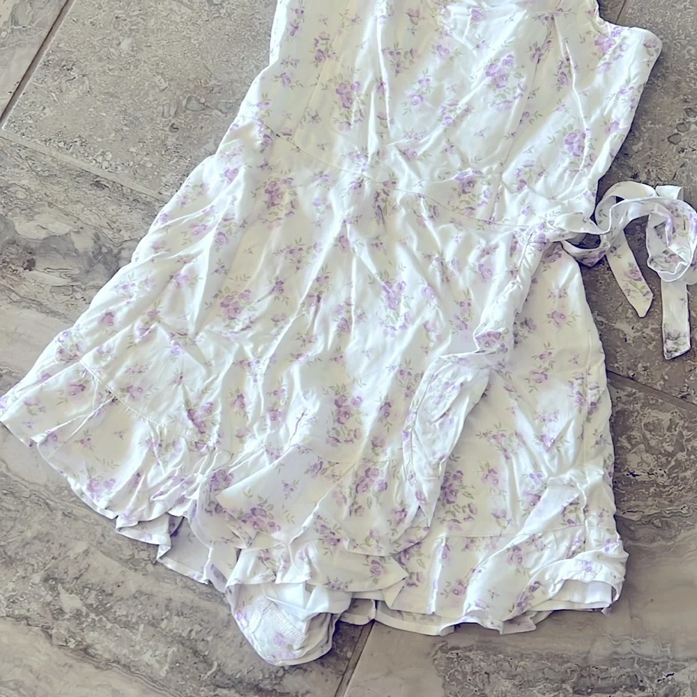 Hollister Floral Print Wrap Front Romper in White/Purple, NWT, Size S
